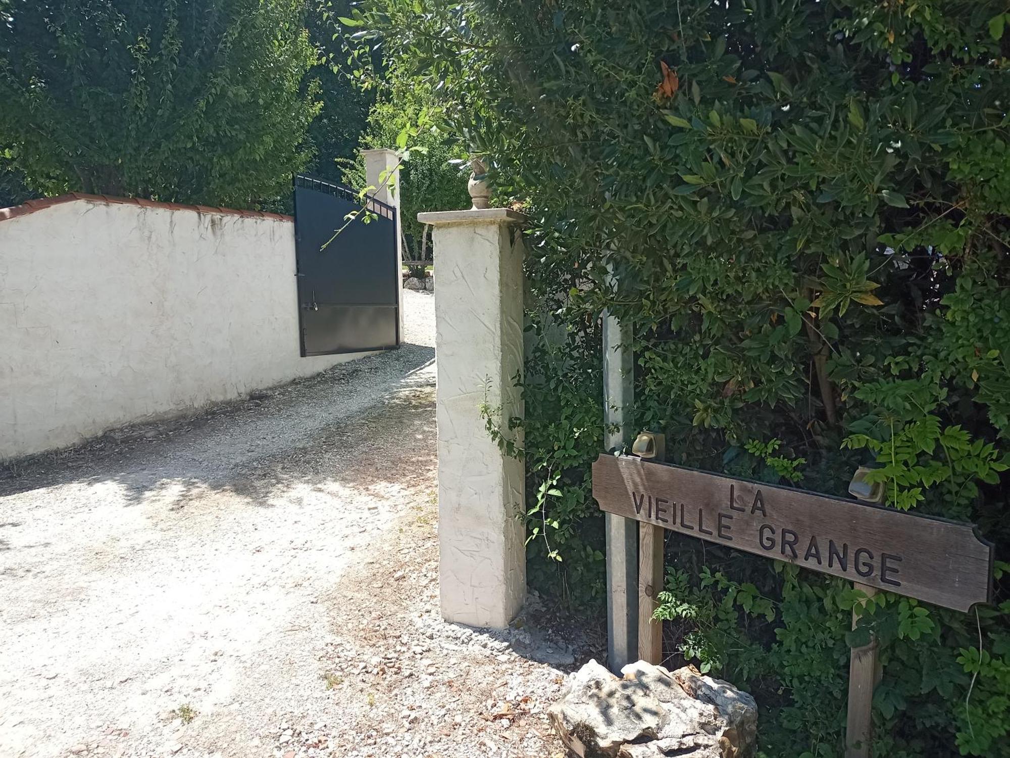 La Vieille Grange - Saint-Privat-Des-Pres Panzió Kültér fotó